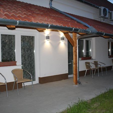 Czermann Holiday Inn Oroszlány Eksteriør bilde