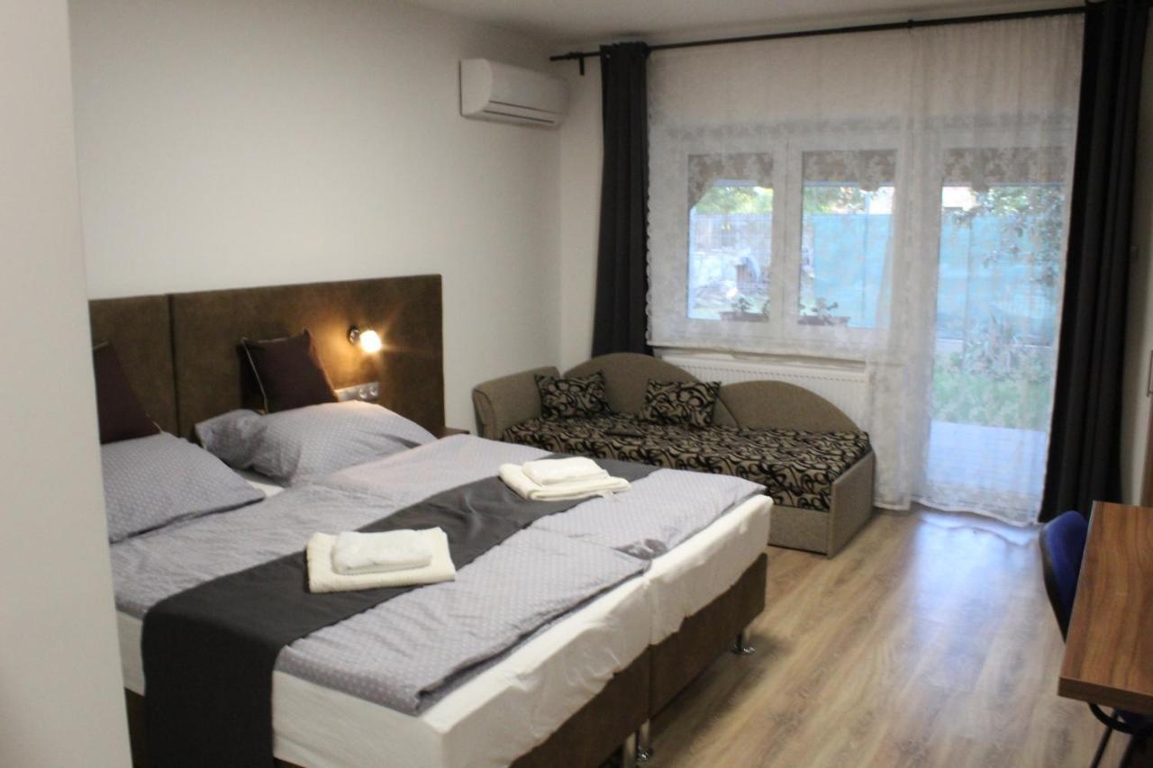 Czermann Holiday Inn Oroszlány Eksteriør bilde