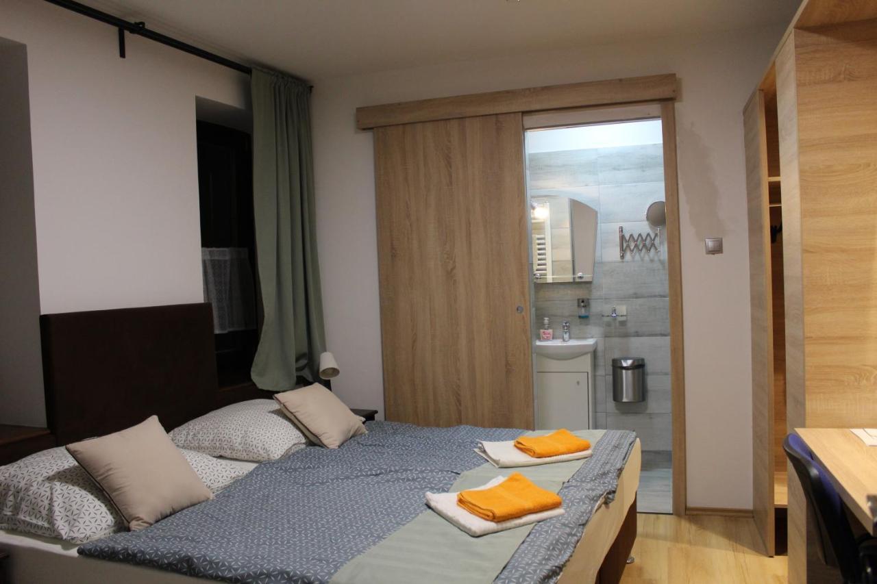 Czermann Holiday Inn Oroszlány Eksteriør bilde