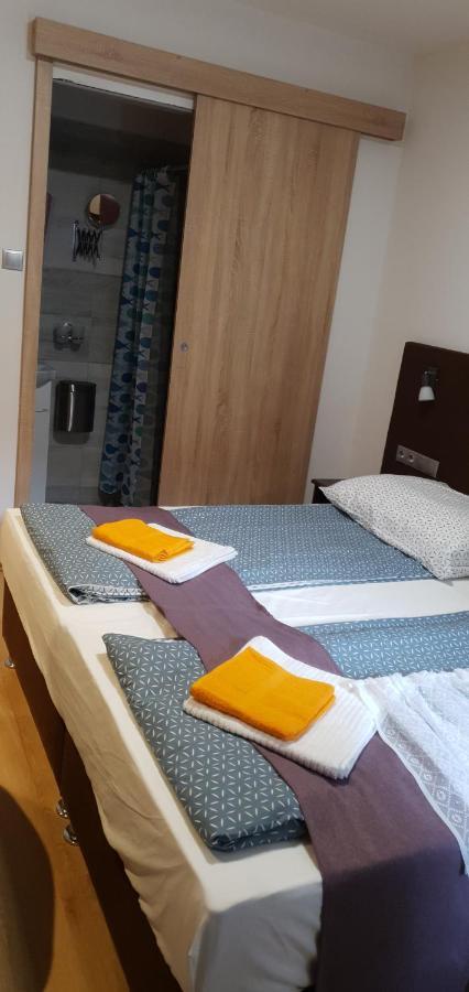 Czermann Holiday Inn Oroszlány Eksteriør bilde