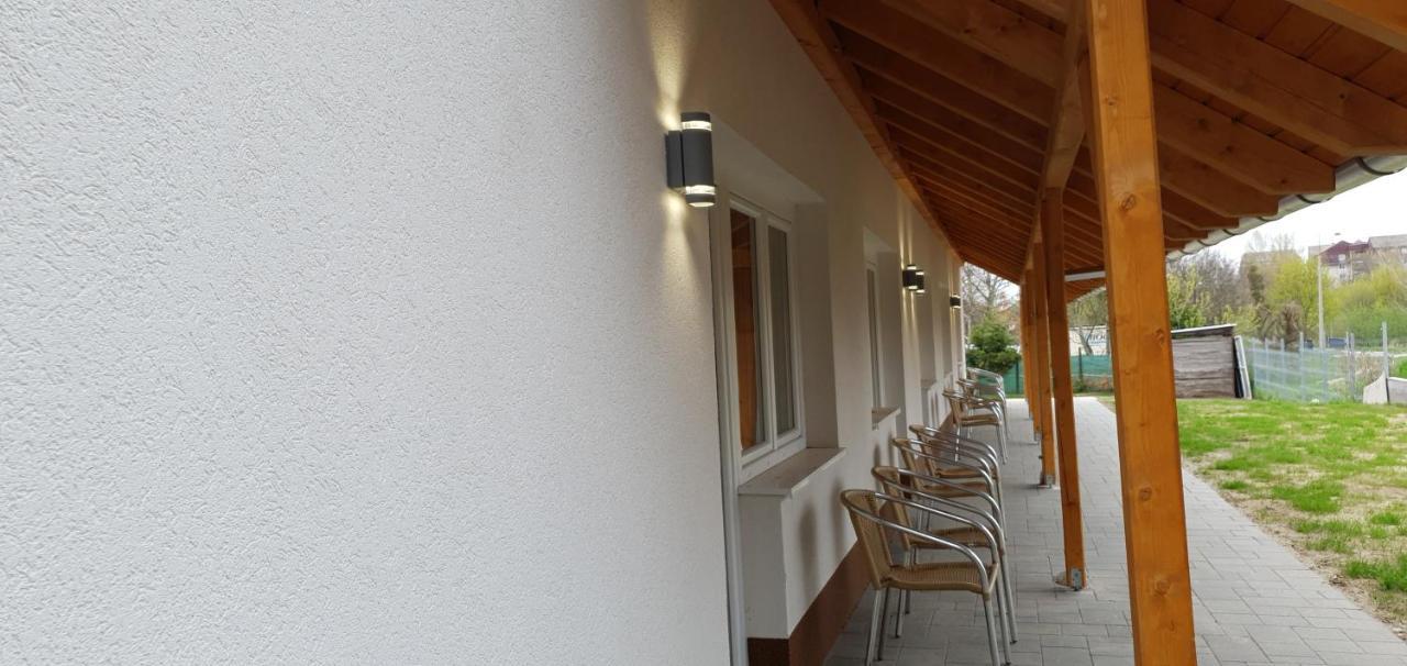 Czermann Holiday Inn Oroszlány Eksteriør bilde
