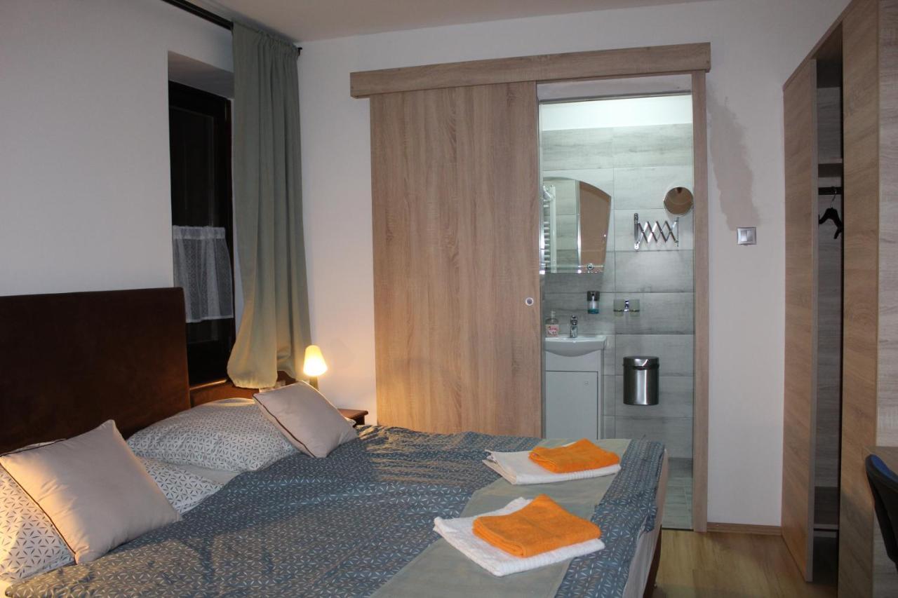 Czermann Holiday Inn Oroszlány Eksteriør bilde