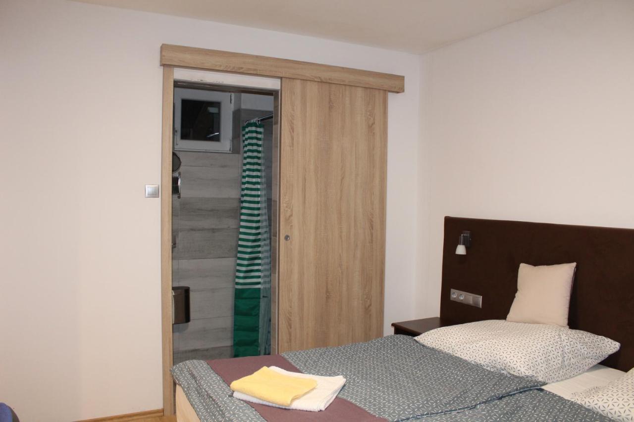 Czermann Holiday Inn Oroszlány Eksteriør bilde